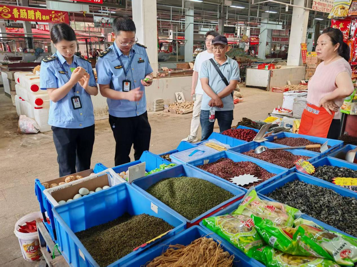 筑牢“放心吃”安全防線！成都召開農(nóng)產(chǎn)品批發(fā)市場監(jiān)管現(xiàn)場會