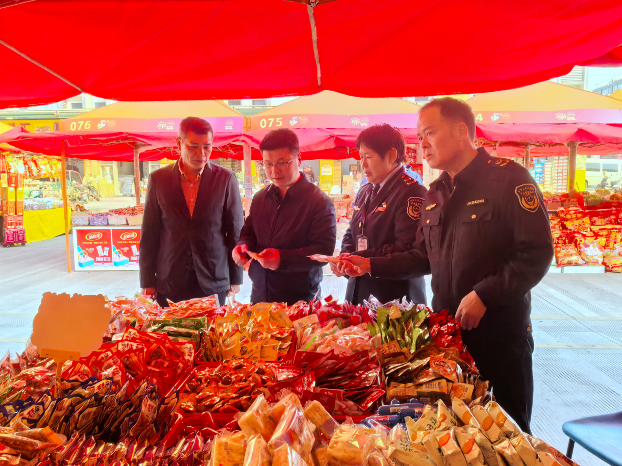 嚴(yán)監(jiān)管，護年味 柳州市場監(jiān)管筑牢食用農(nóng)產(chǎn)品批發(fā)安全防線