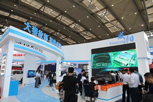 咸陽絲博會上的“黑科技”盛宴 86寸顯示器、5K電競游戲機與數字技術服務的驚艷亮相